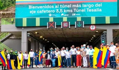 Acto de entrega a la entrada del túnel.