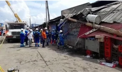 Poste caído en Barranquillita. 