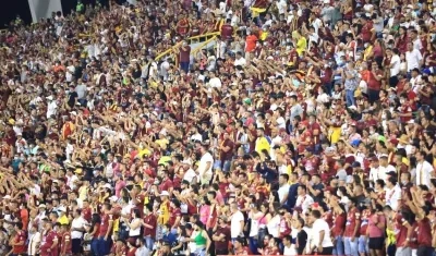 Hinchada del Deportes Tolima en el estadio 'Manuel Murillo Toro'.
