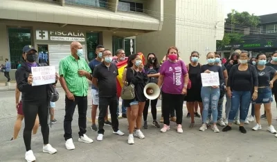 Plantón frente a la Fiscalía. 