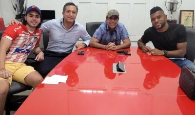 Miguel Ángel Borja concretando su vinculación.