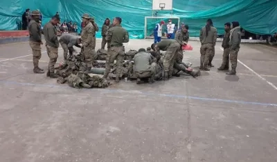Los militares liberados.