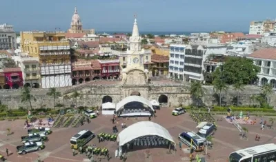 Acto de entrega de equipos para la Policía.