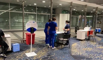 Zona de toma de muestras en el aeropuerto El Dorado de Bogotá. 
