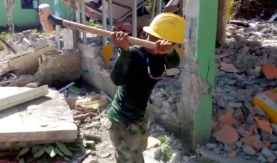 Imagen de la demolición de una vivienda en Providencia.