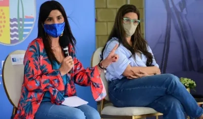 La Ministra María Angulo y la Secretaria Catalina Ucrós. 