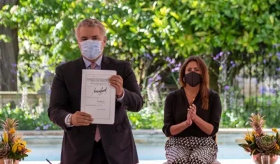 Presidente Duque en la sanción de la ley.