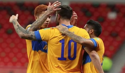 André Pierre Gignac celebra su segundo gol. 