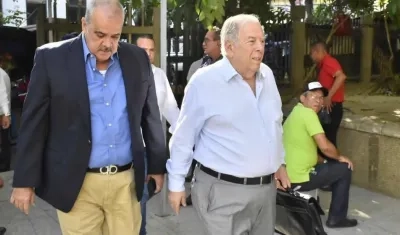 Julio Gerlein con su abogado, Antonio Deyongh.