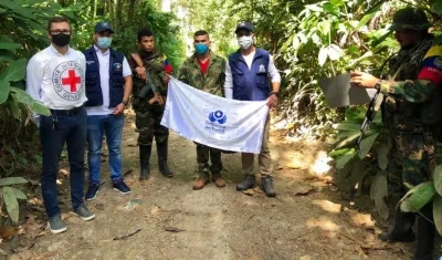 El soldado Ever Andrey Castro (centro).