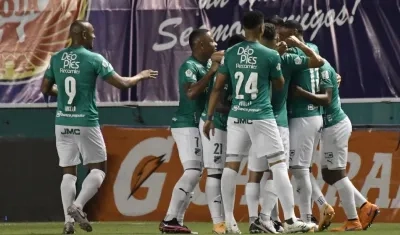 Deportivo Cali celebra un gol. 