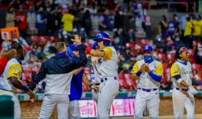 Evan Mendoza, pelotero de Caimanes. 