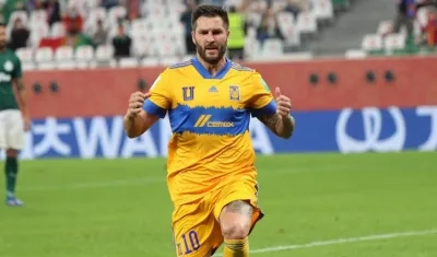 André Pierre Gignac celebra el gol. 