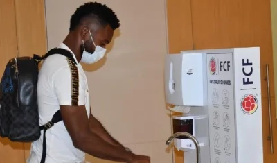 Miguel Ángel Borja a su llegada a la concentración. 