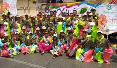 La comparsa Chiva Periodística debutó en 1996 en el Carnaval de Barranquilla.