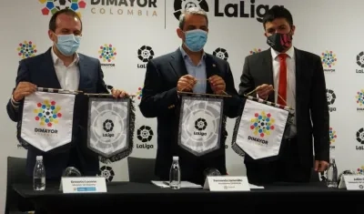 Ernesto Lucena, Ministro del Deporte; Fernando Jaramillo, presidente de la Dimayor; Julián Gómez, delegado de la Liga Española. 