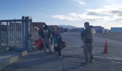 Control en la frontera con Bolivia para impedir el paso de migrantes a Chile.