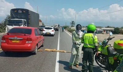 Imágenes de los retenes ilegales.