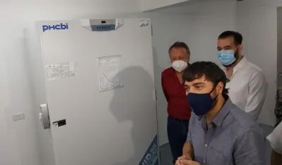 El alcalde Pumarejo y el viceministro de Salud, Luis A. Moscoso.