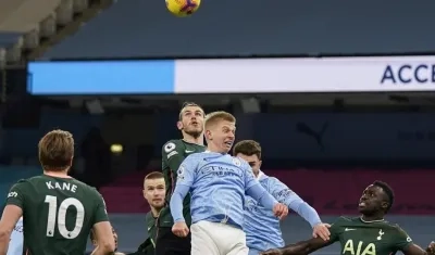 Acción del juego entre Manchester City y Tottenham. 
