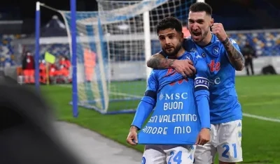 Lorenzo Insigne dedica el gol a su esposa por San Valentín. 