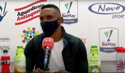 El DT Luis Amaranto Perea, al término del partido esta noche.