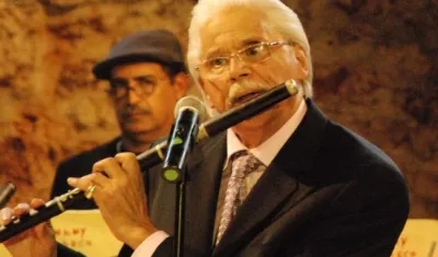 Johnny Pacheco, con su característica flauta.