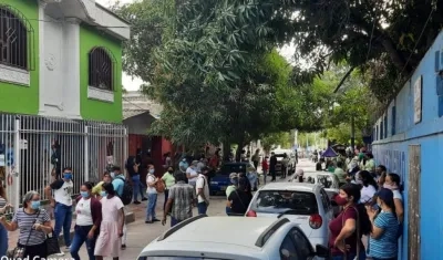 El plantón se realizó en la mañana de este lunes. 