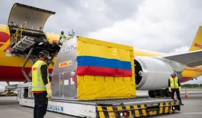 Llegada de las primeras 50.000 vacunas a Colombia.