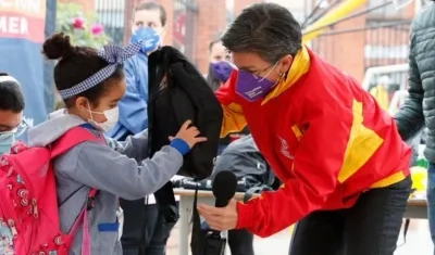 La alcaldesa mayor, Claudia López, recibió a los niños y niñas del Colegio Técnico José Félix Restrepo.