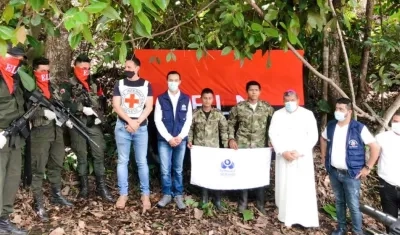 Los soldados Jesús Alberto Muñoz y Jonny Andrés Castillo.