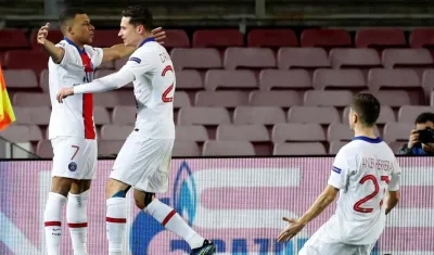 Kylian Mbappe, Julian Draxler y Ander Herrera celebran uno de los tantos del francés. 