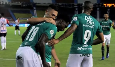 Marco Pérez celebra uno de sus goles, con el lamento de Dany Rosero de fondo.