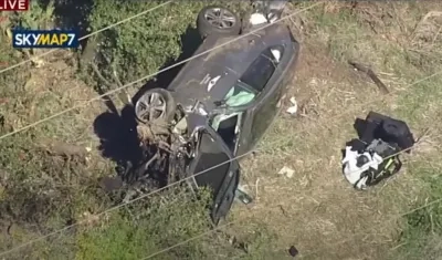 Escena del accidente de Tiger Woods. 