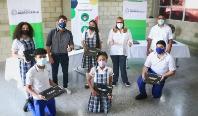 El Alcalde Jaime Pumarejo entregó 1.115 computadores para el beneficio de estudiantes de 79 instituciones educativas distritales.