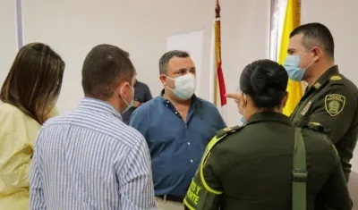 Las autoridades tras el consejo de seguridad que se realizó. 