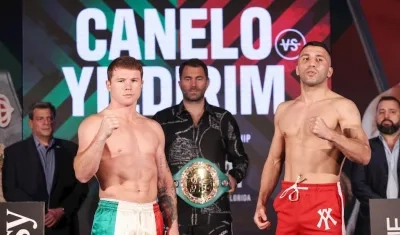 El mexicano Saúl 'Canelo' Álvarez y el turco Avni Yildirim.