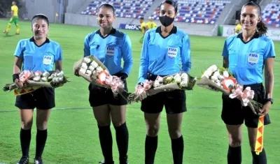 La terna femenina en el Romelio Martínez.