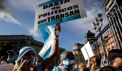 Los argentinos protestaron por el manejo dado a la vacunación contra el Covid-19.