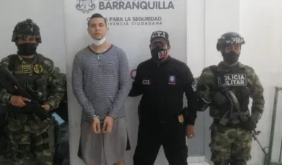 Sebastián Guerrero Lenis al ser llevado a la URI. 