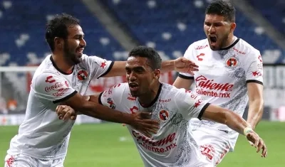 Mauro Manotas celebrando el gol.