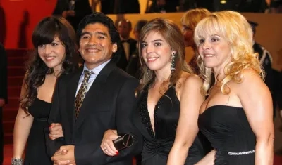 Diego Maradona, Claudia y sus hijas. 