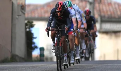 Egan Bernal atacando durante la jornada. 