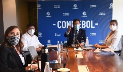 Alejandro Domínguez preside una reunión de la Conmebol. 