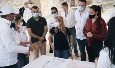 Gobernadora inspeccionando nodo del Sena en Soledad