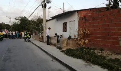 La Sijin llegó al lugar a realizar la inspección del cadáver.