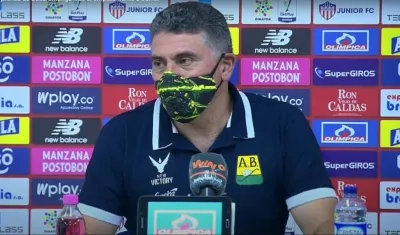 Luis Fernando Suárez, técnico del Bucaramanga. 