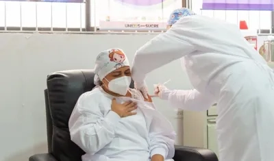 Verónica Luz Machado Torres, la primera en ser vacunada en el país.