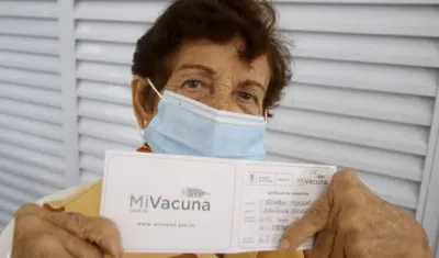 Adulta mayor vacunada contra el Covid-19 en Barranquilla.