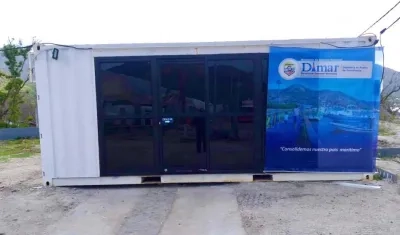 Uno de los contenedores dispuestos para la atención del público.